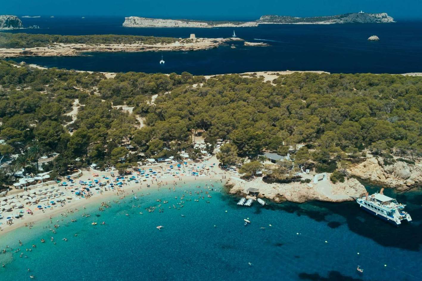 ¿Cómo conocer algunas de las mejores playas de Ibiza?, de la mano de Float Your Boat Ibiza
