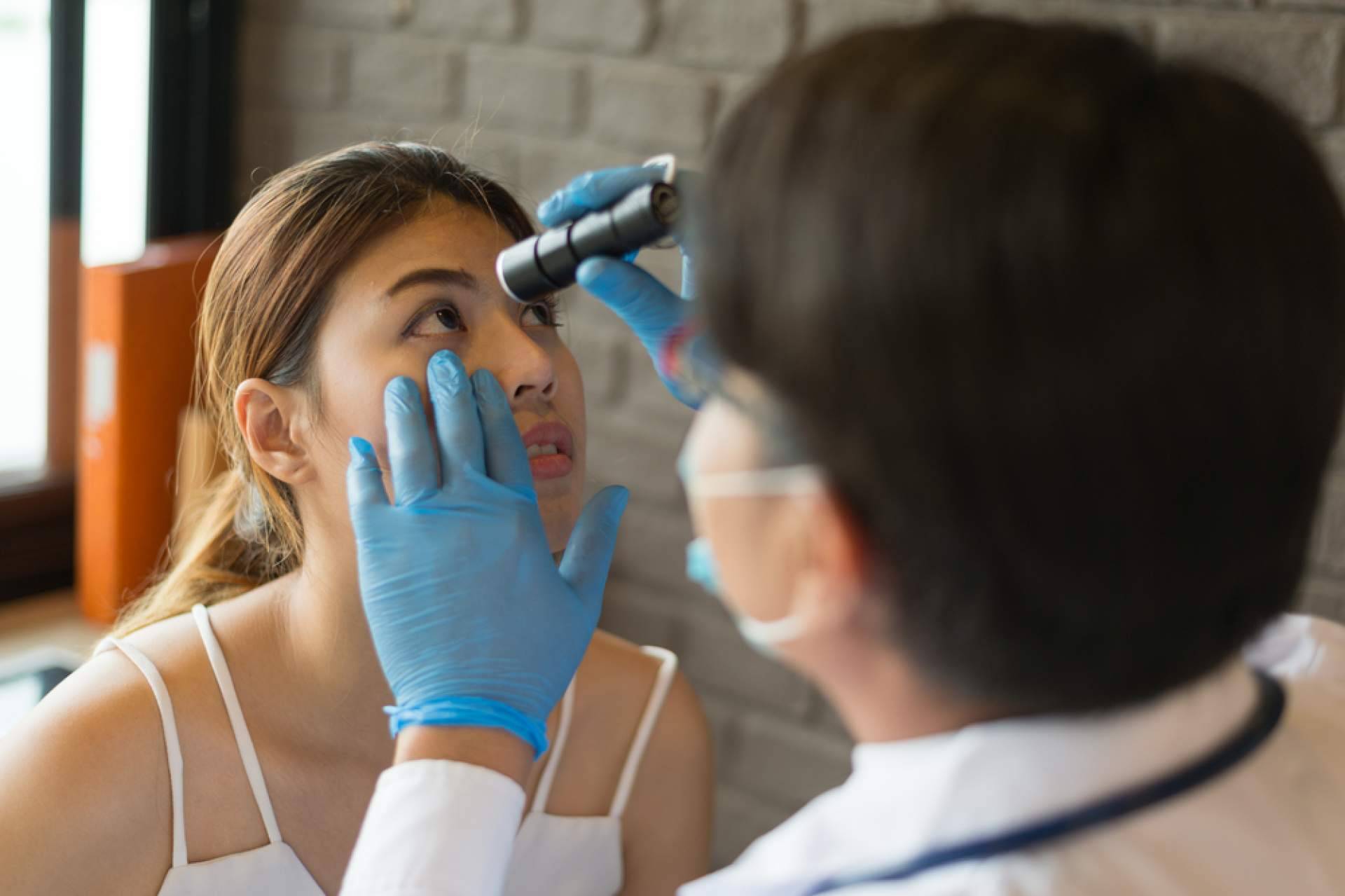 El Departamento de Oftalmología del Hospital Universitario Dexeus realiza la cirugía para el orzuelo