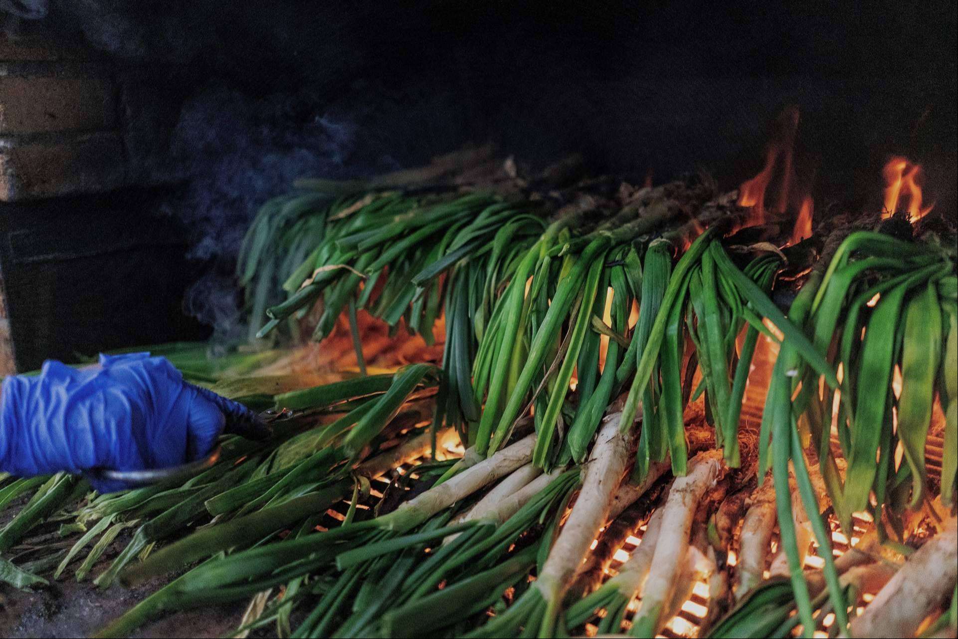 Pasa Tapas ofrece menús de calçotada para disfrutar con amigos y familiares
