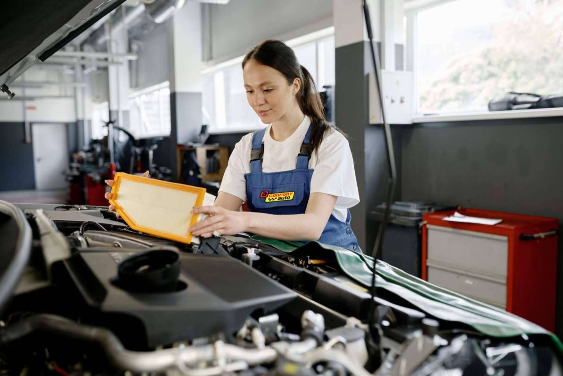Confortauto ofrece especialistas en cambio de filtro de aire del coche