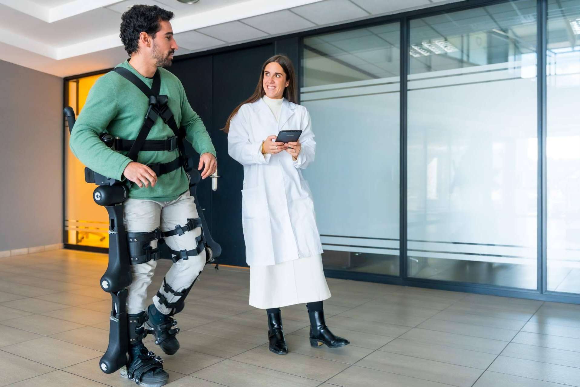 EM (Esclerosis Múltiple) y las terapias de neurorrehabilitación robótica de Movex Clinics de la mano de tecnología Gogoa