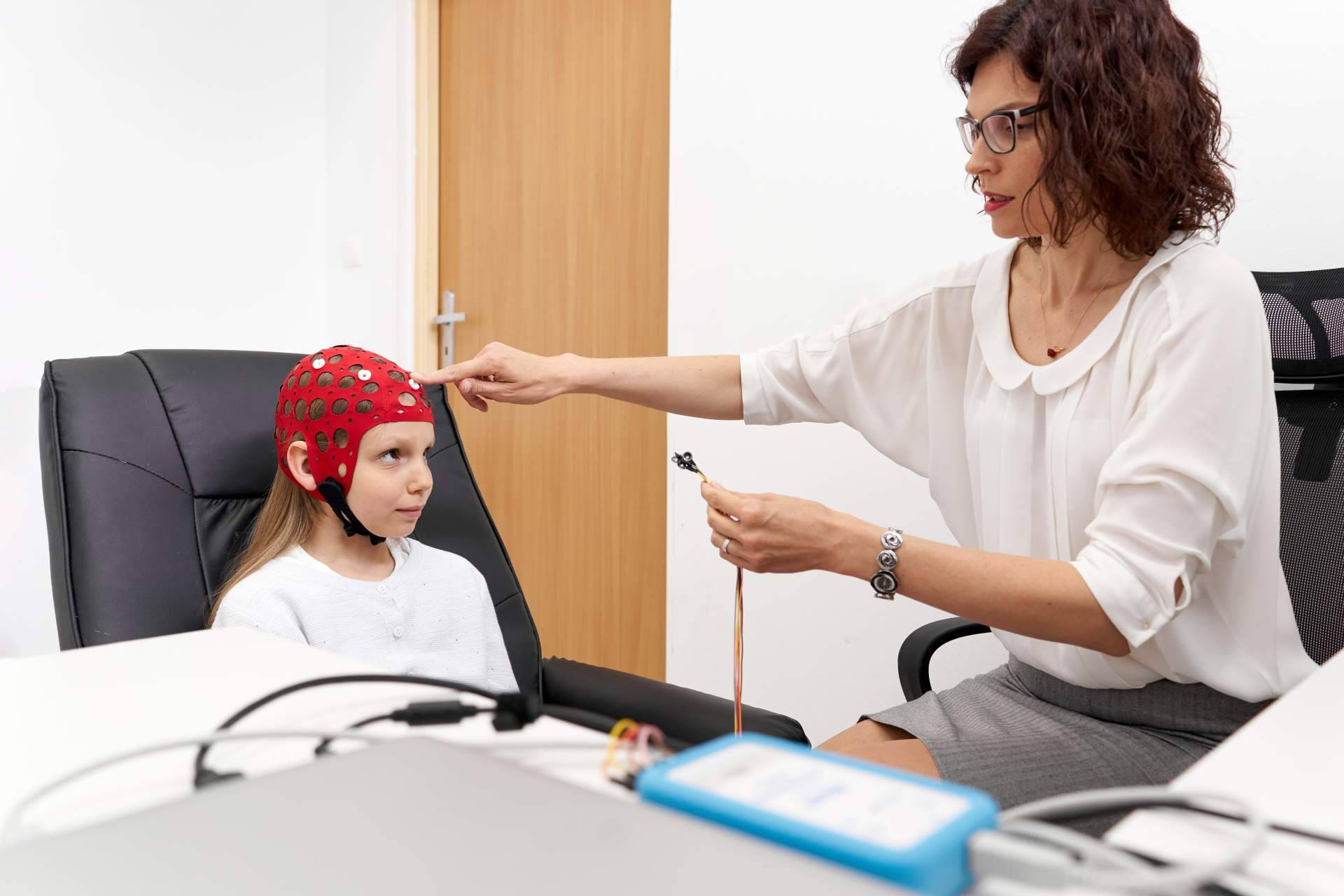 ¿Cuáles son los beneficios y aplicaciones del entrenamiento cerebral?, con SMR Psicología