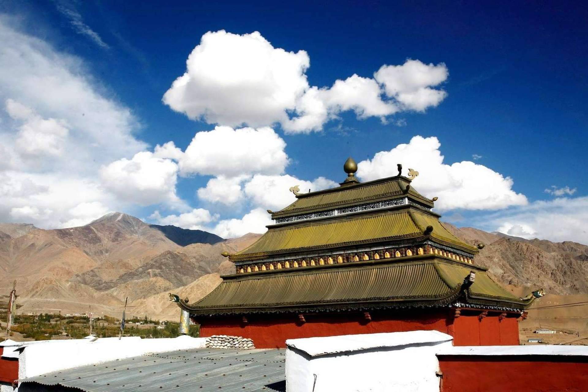 The Wellbeing Planet, entrenamiento de yoga y meditación en el Himalaya