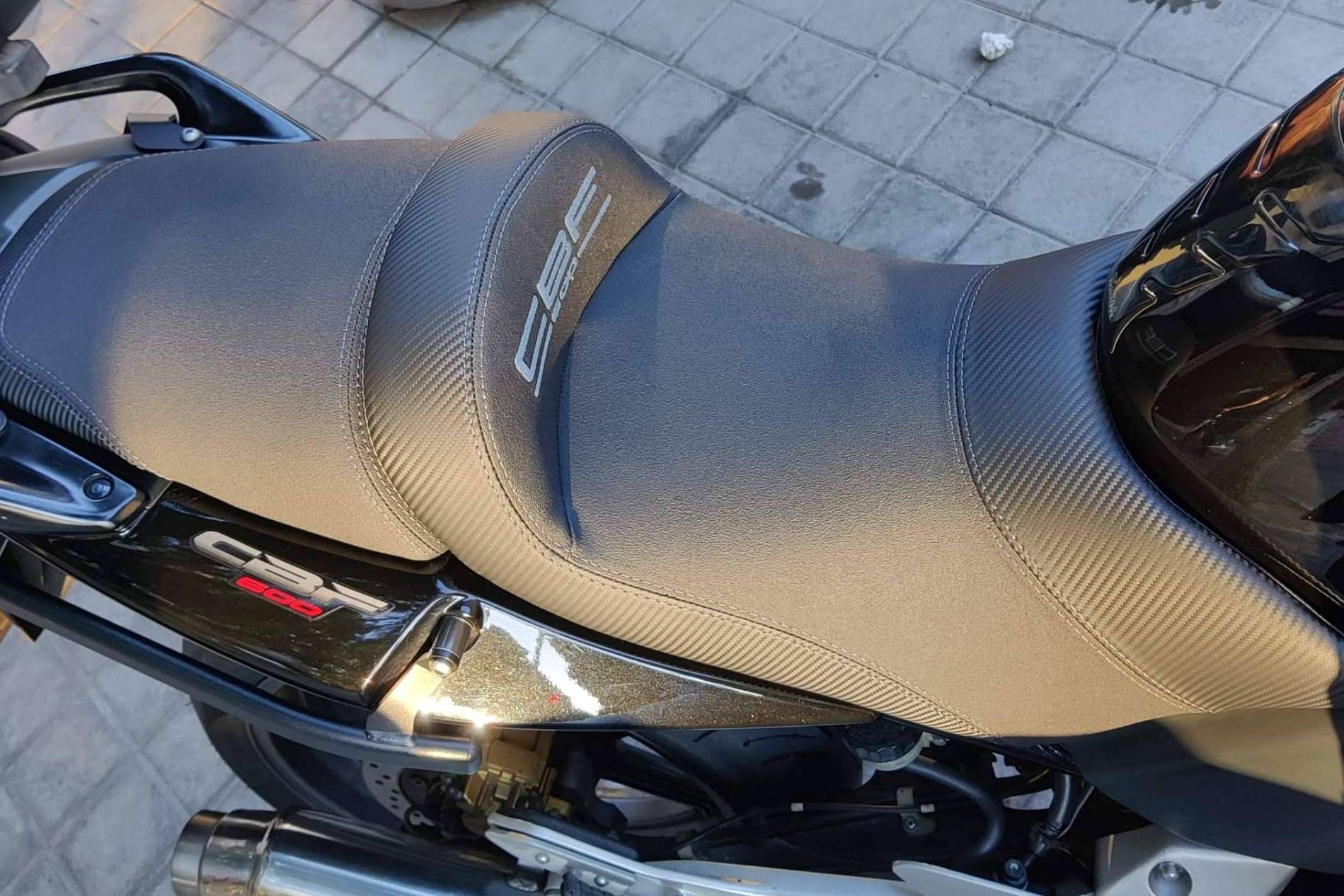 Un asiento cómodo es un gran compañero para viajar en moto