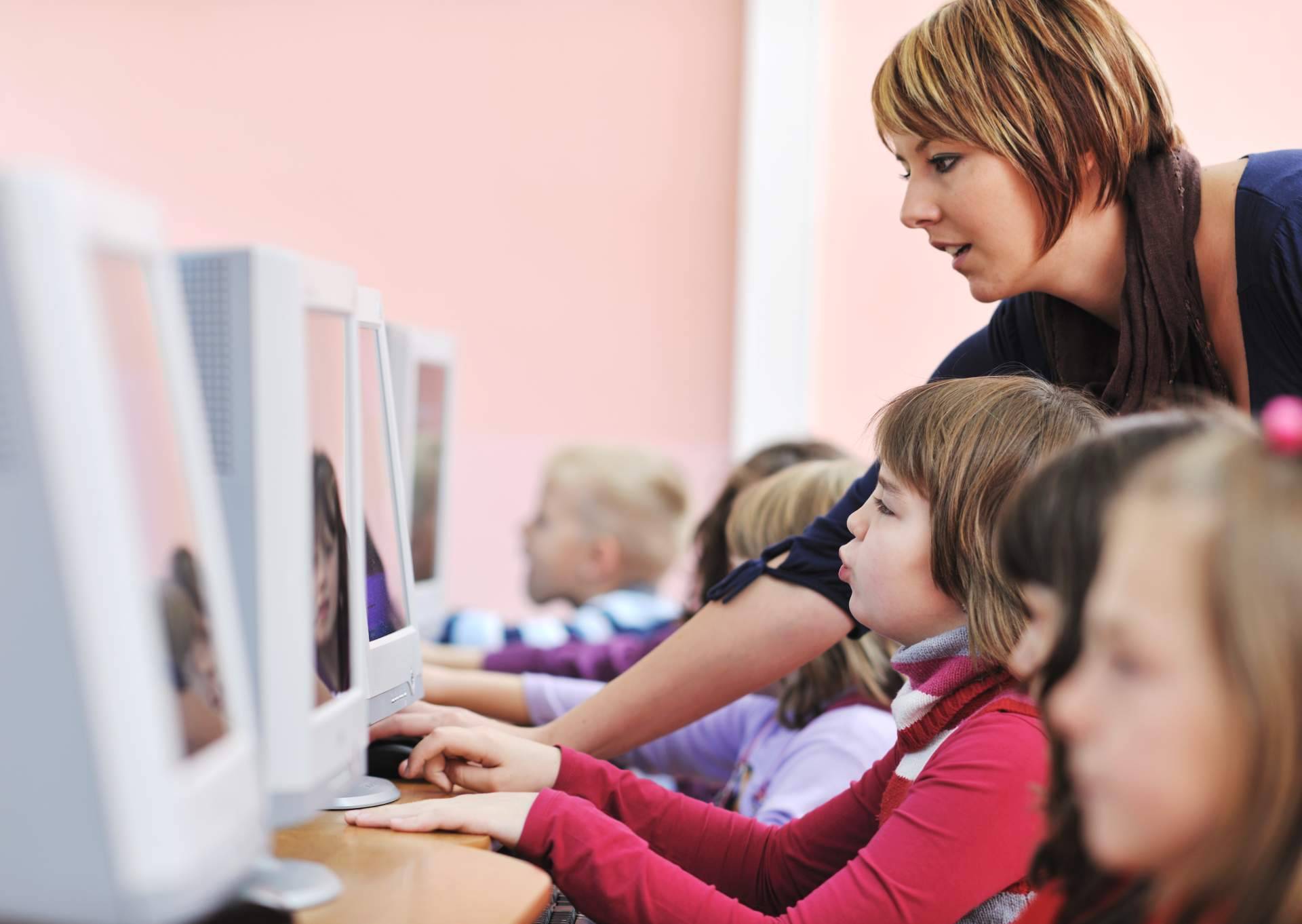 En junio dará inicio el próximo campamento de informática para niños de LopezdeHoyos190