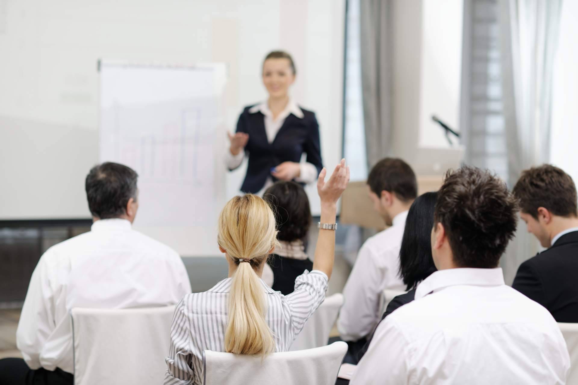 Formación para empresas, ¿cuáles son las diferencias entre el aula virtual y la formación e-learning?