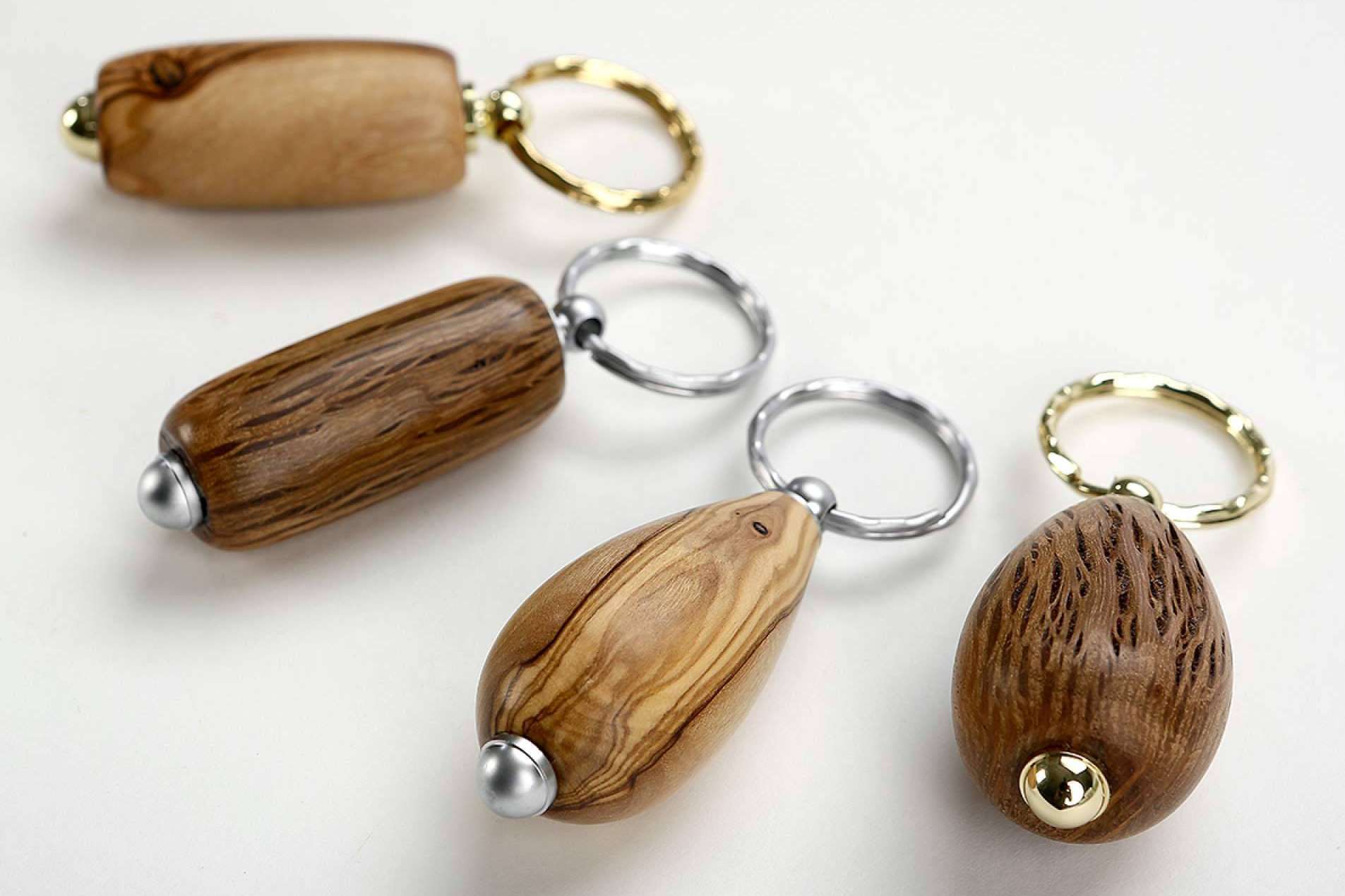 Accesorios de Madera Joyas ofrece llaveros de madera hechos a mano