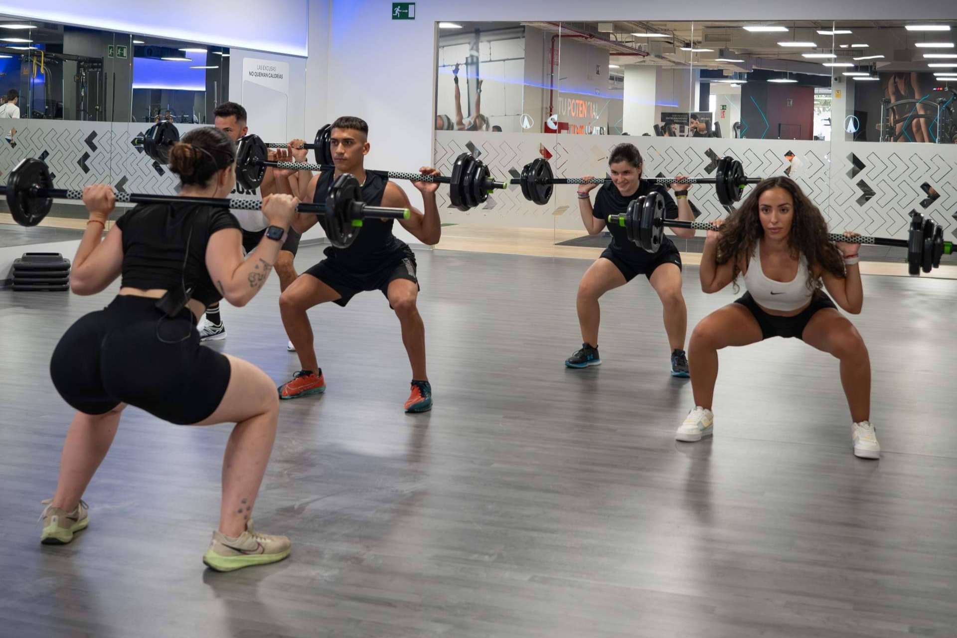 La mejor rutina para trabajar glúteos mediante un entrenamiento funcional con VivaGym