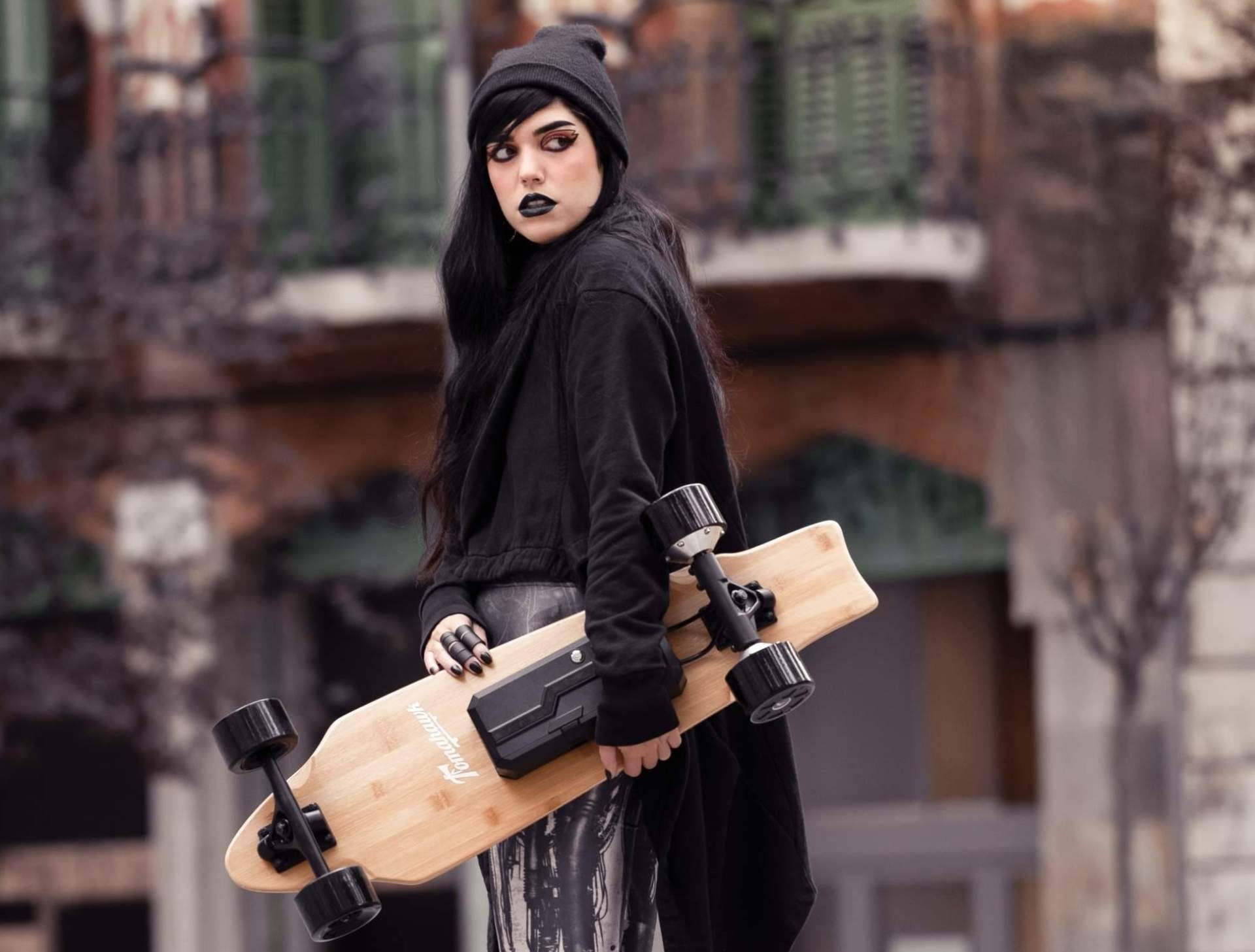 Todo sobre el nuevo skate eléctrico altamente portable de Tomahawk Skateboards