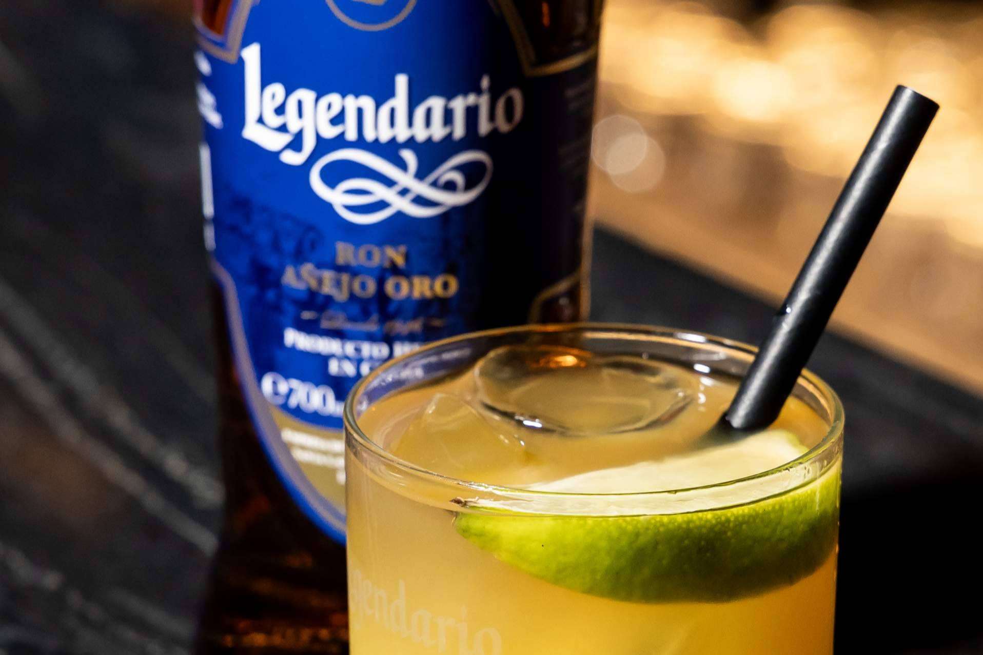 Legendario Shop ofrece Ron Legendario Añejo Oro, una bebida de sabor cubano auténtico