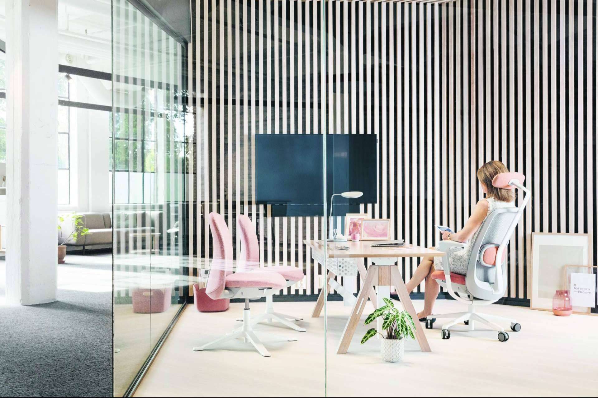 Con una silla ergonómica es posible evitar dolores y sostener una buena salud postural