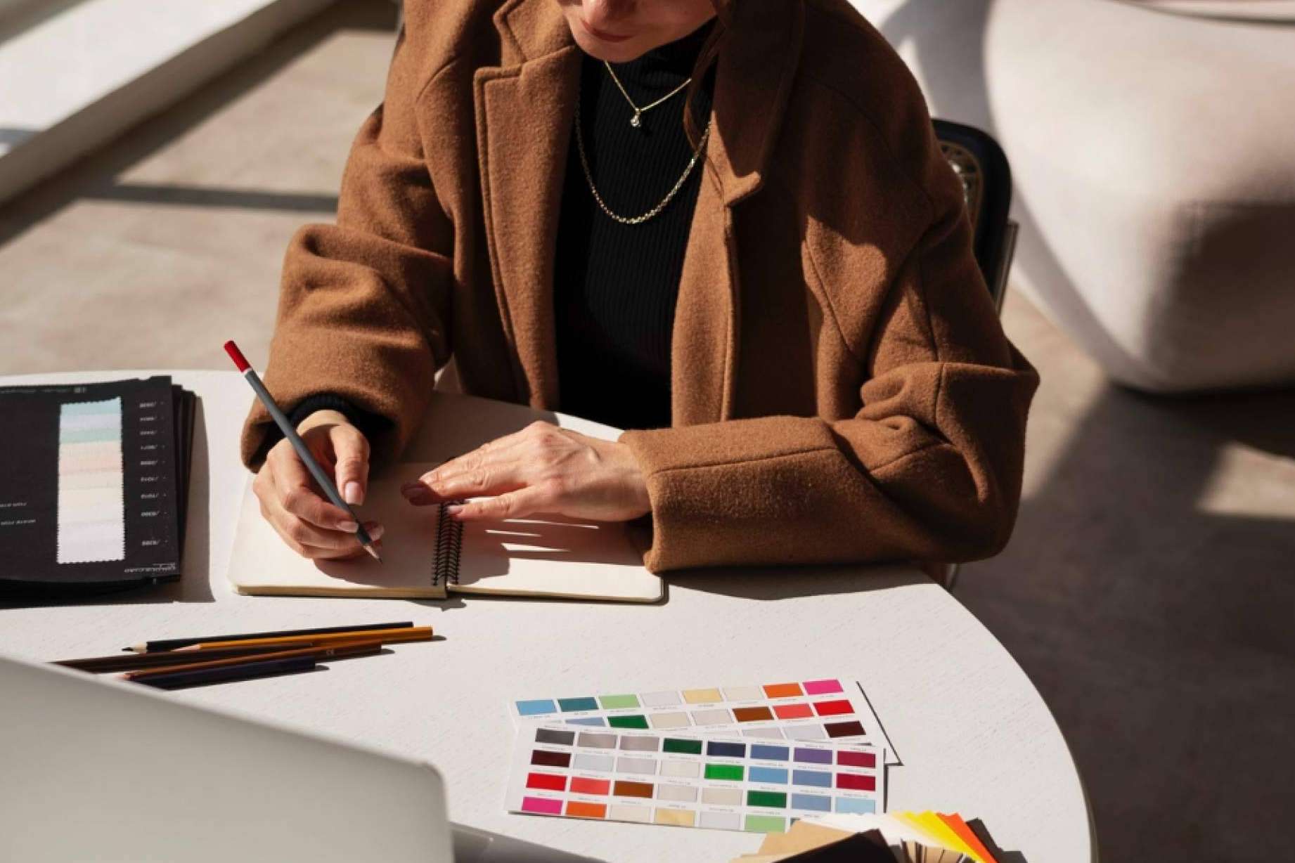 Cómo un estudio de diseño puede ayudar a las pymes con su imagen y las ventas, por A2 colores