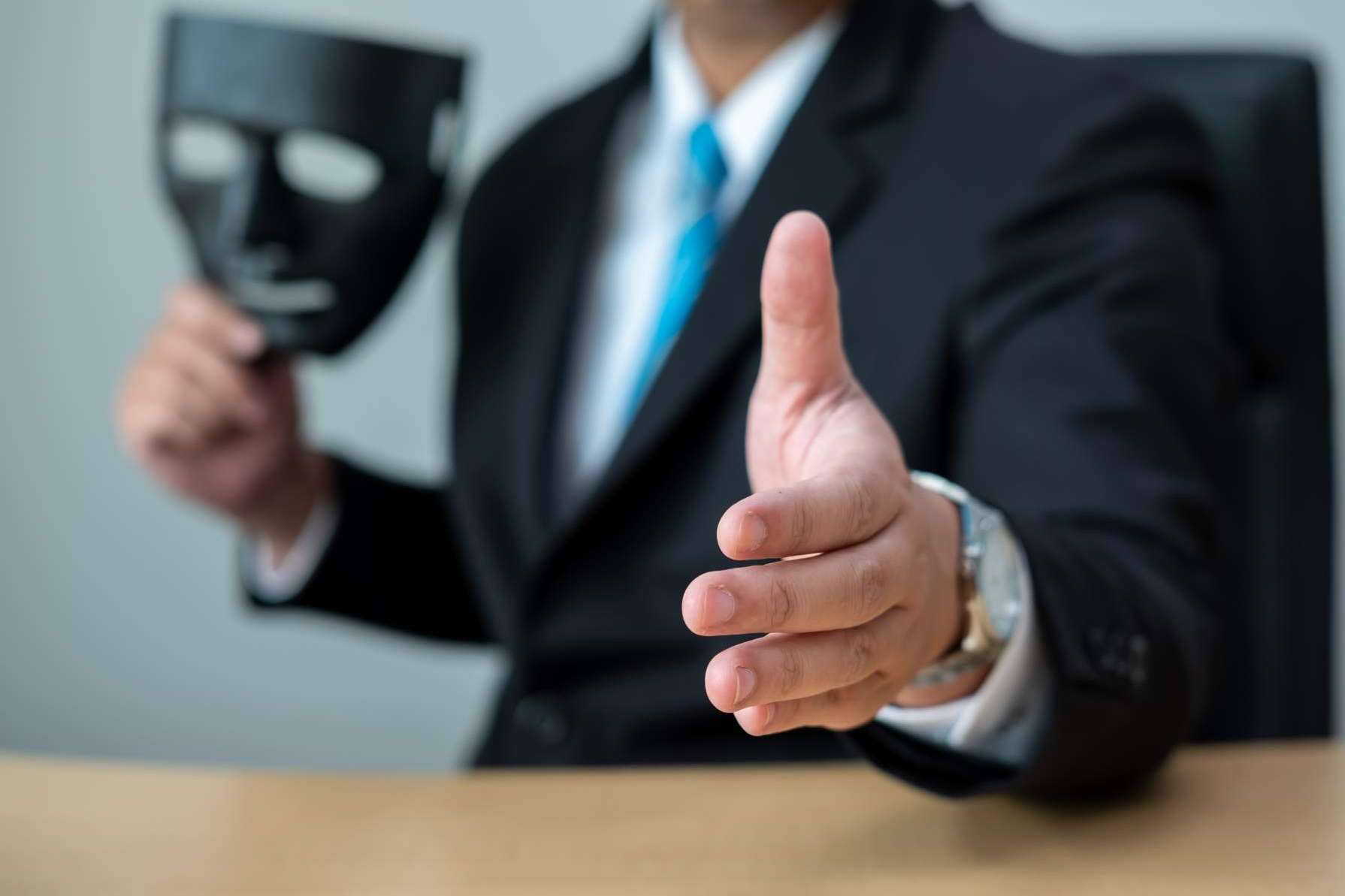 CTX Detectives Privados realiza investigaciones laborales para detectar fraudes y actividades ilícitas en las empresas