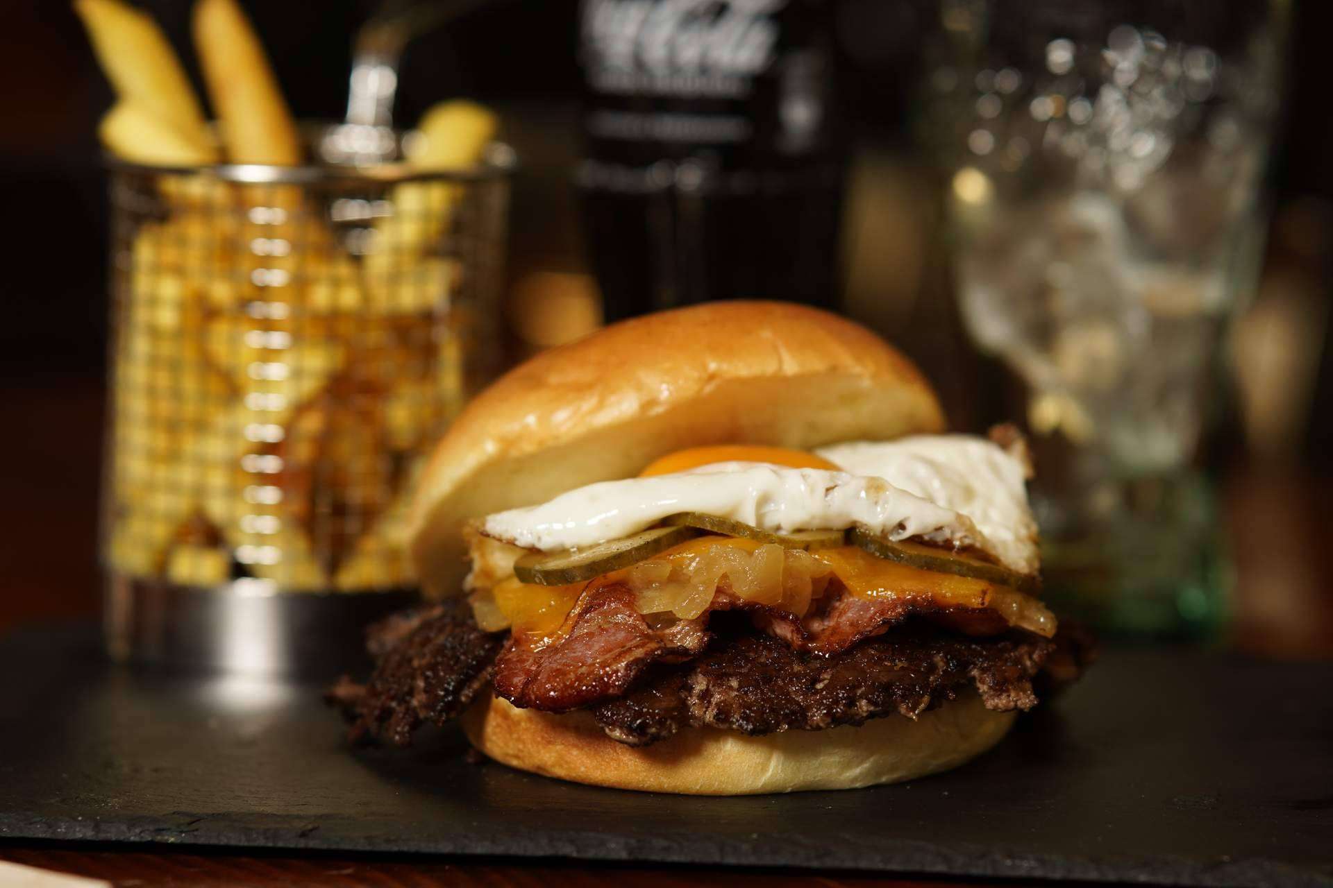 New York Crush ofrece hamburguesas con un sabor único gracias a sus ingredientes naturales y su preparación artesanal