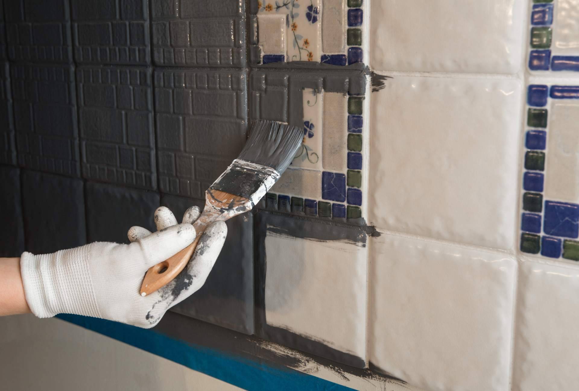 ¿Cómo pintar con azulejos del baño y/o cocina?