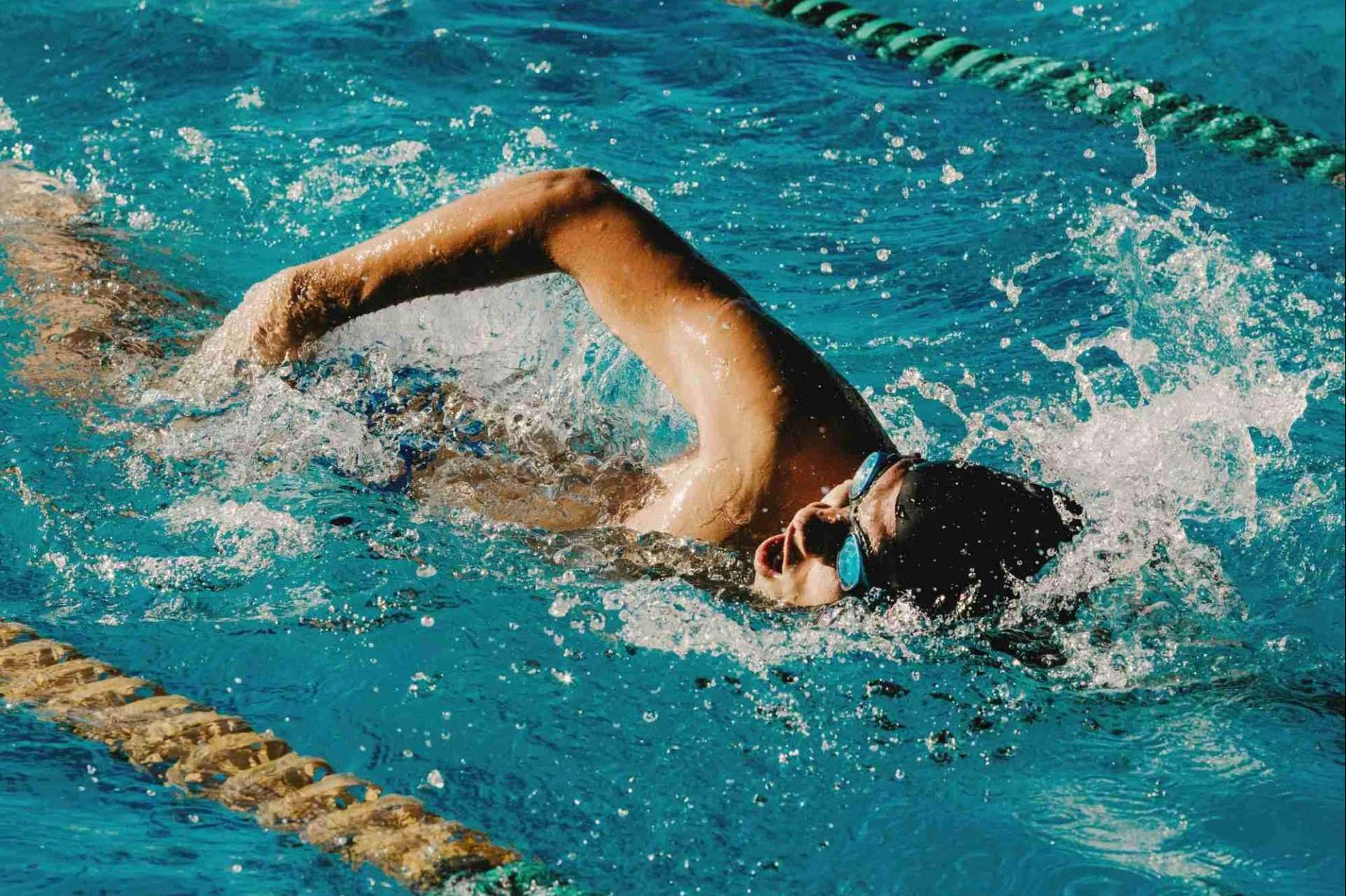 Una visión nítida bajo el agua gracias a las gafas de natación graduadas de Gafadeportiva.com