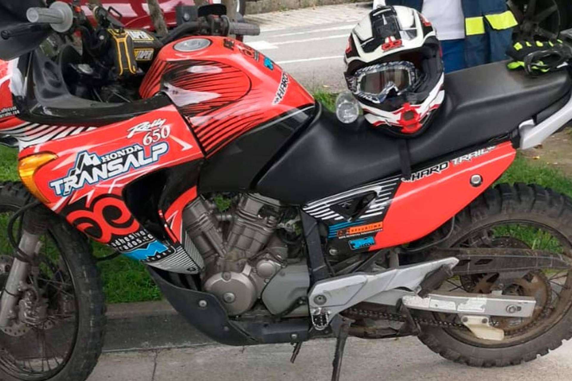 ADHESIVOSEMBARRADOS tiene los plásticos y pegatinas para iniciar la temporada con una moto renovada