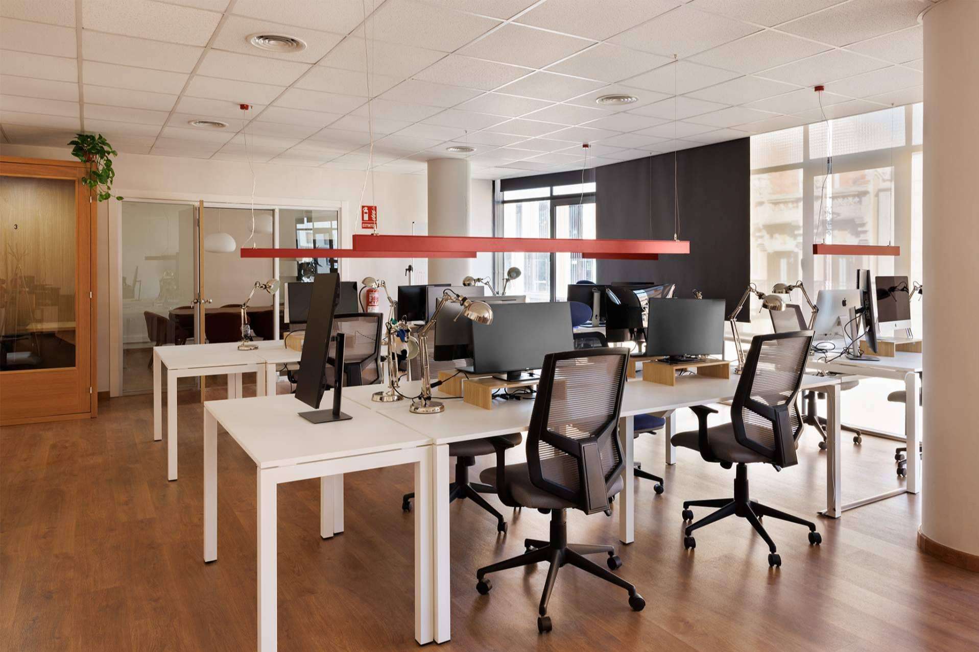 ¿Qué ofrecen las oficinas de Sitandplug?