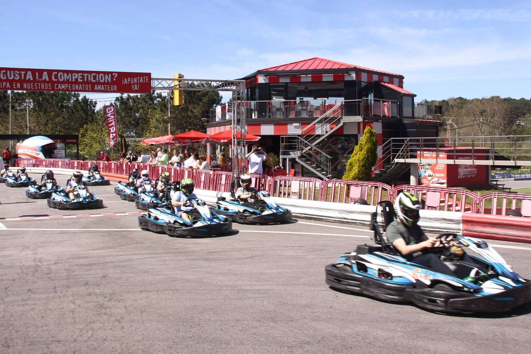 Volver al cole con las pilas recargadas practicando karting en Racing Dakart