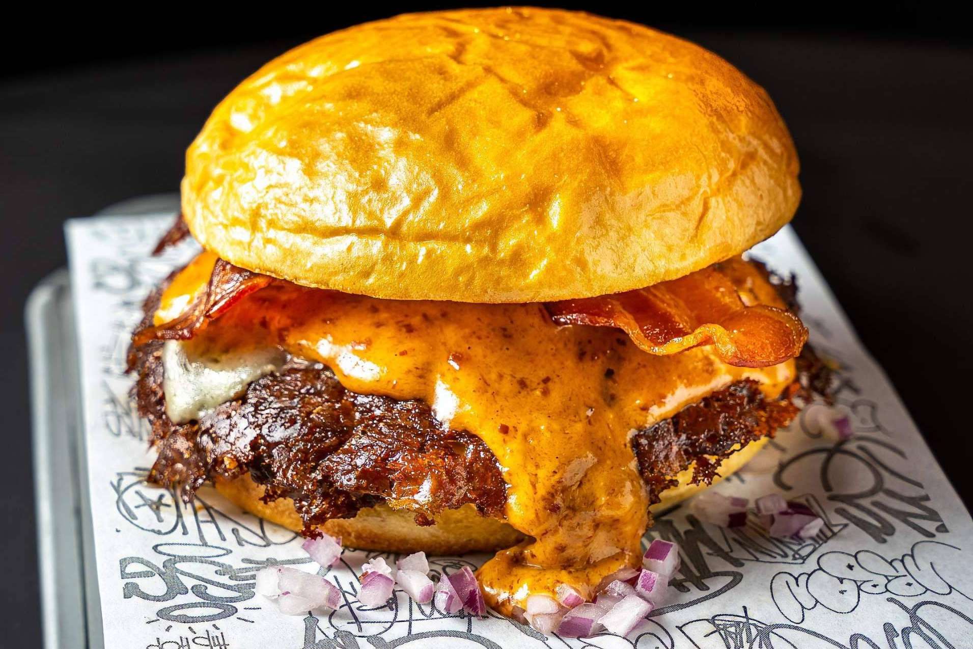 Las smash burguers de Briochef serán tendencia este 5 de octubre en su nueva sede Smash Club, en Madrid