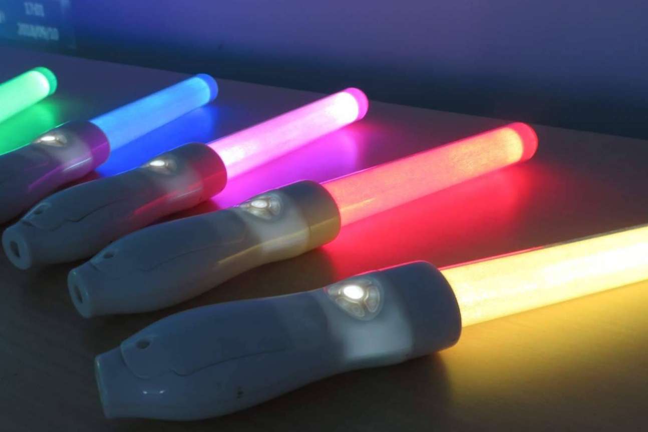 Palos de luz, una opción cada vez más popular en la gamificación de eventos corporativos y científicos