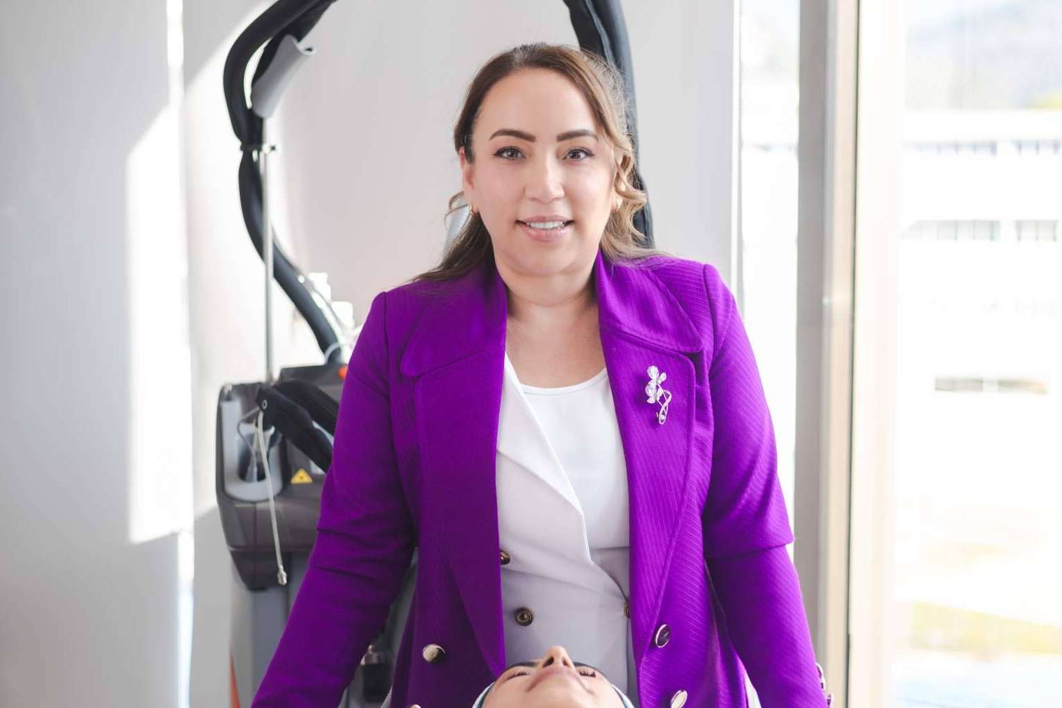 Combatir el acné hormonal provocado por el síndrome del ovario poliquístico, con los tratamientos láser de la Dra. Janeth Arévalo