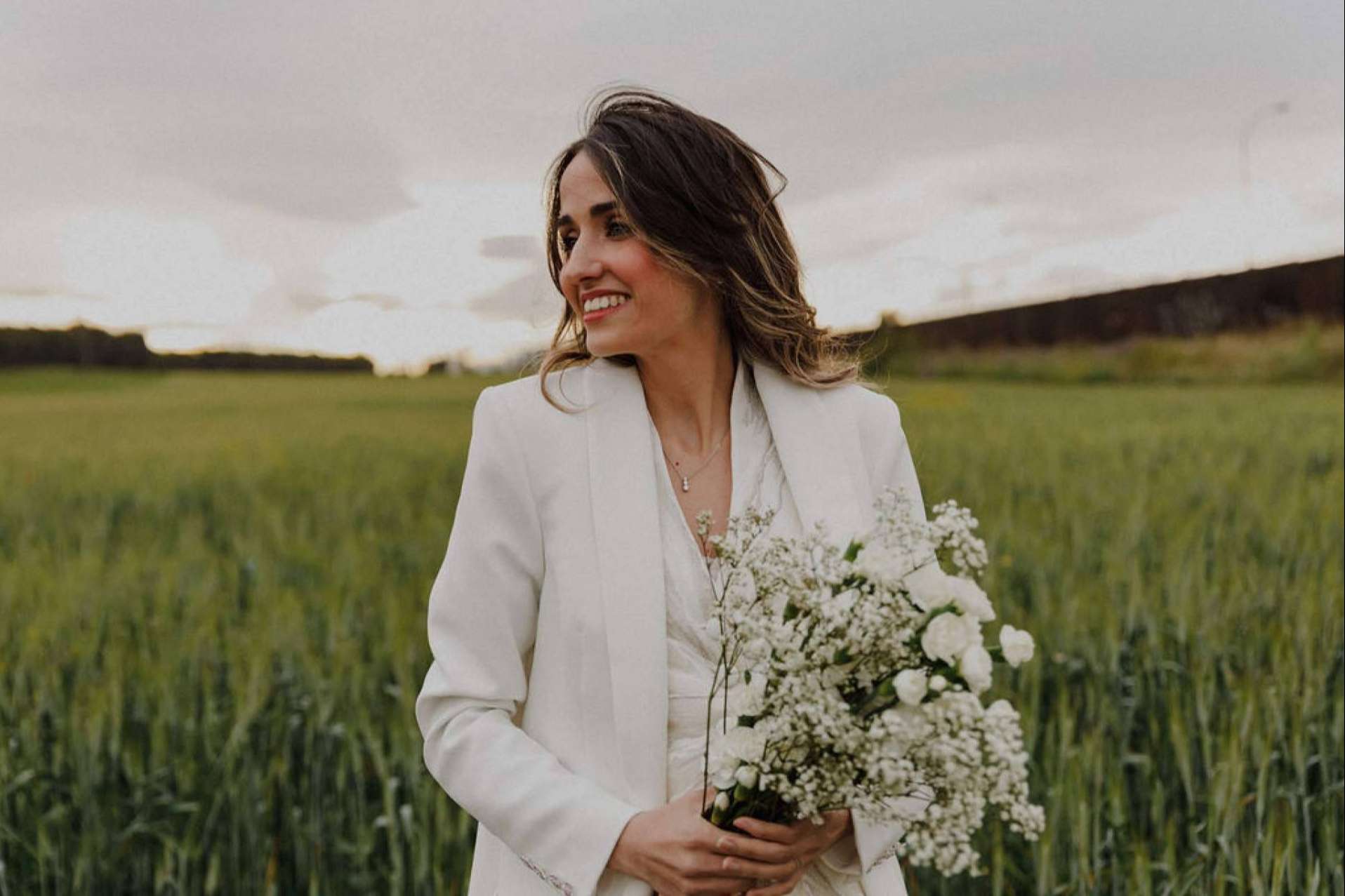 Entrevista exclusiva; Valérie Moreau, la artista que transforma el amor en moda nupcial