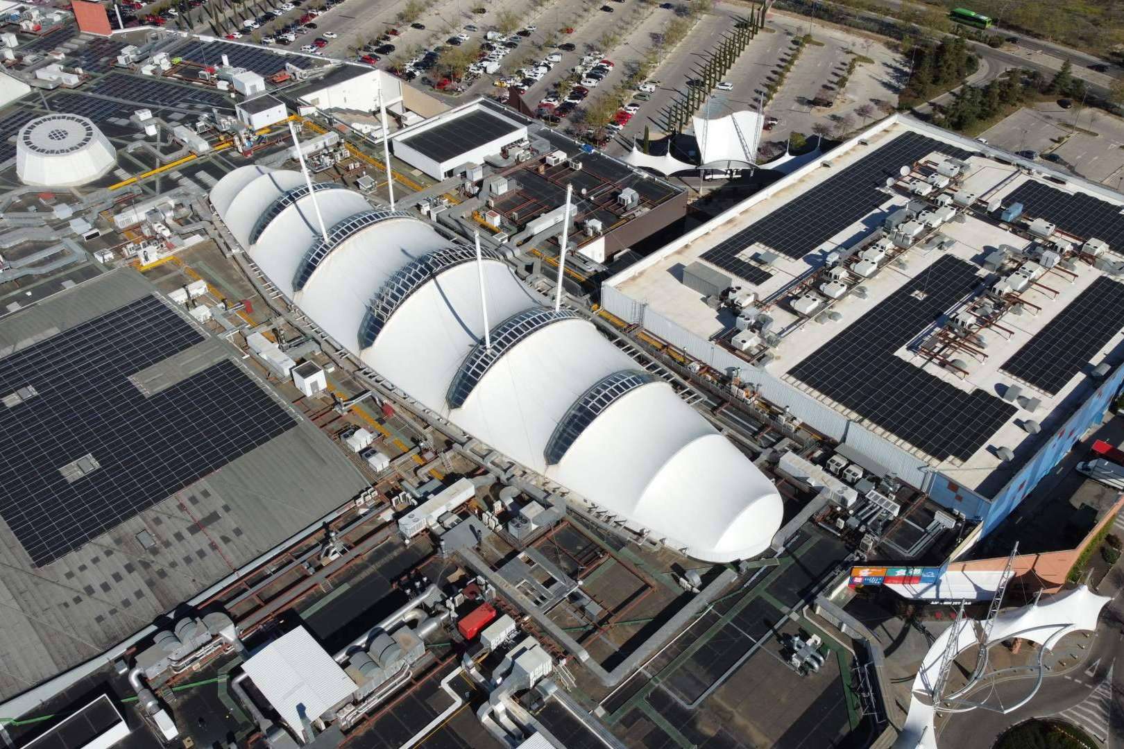 El parque de nieve Xanadú ya produce energía con 1870 paneles solares