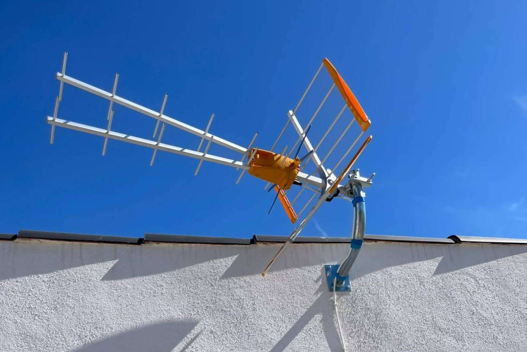 Savelec ofrece servicios de reparación de antenas parabólicas en Valencia
