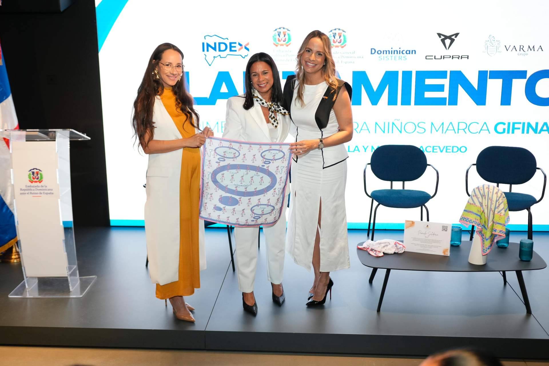 Ayuda a niños dominicanos de Río San Juan con la compra del Pañuelo Solidario elaborado por Gifinas