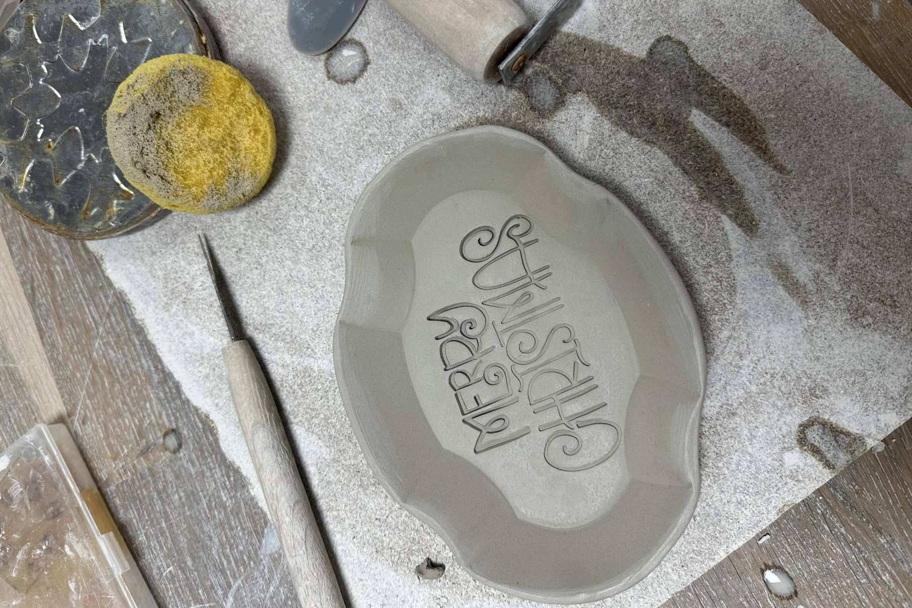 El arte de la cerámica navideña, talleres para decoraciones personalizadas