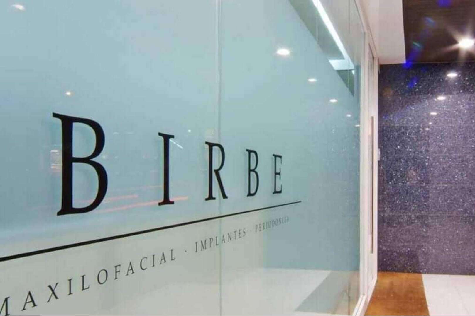 Transformar la imagen; Descubrir los beneficios de la blefaroplastia y otoplastia en Clínica Birbe