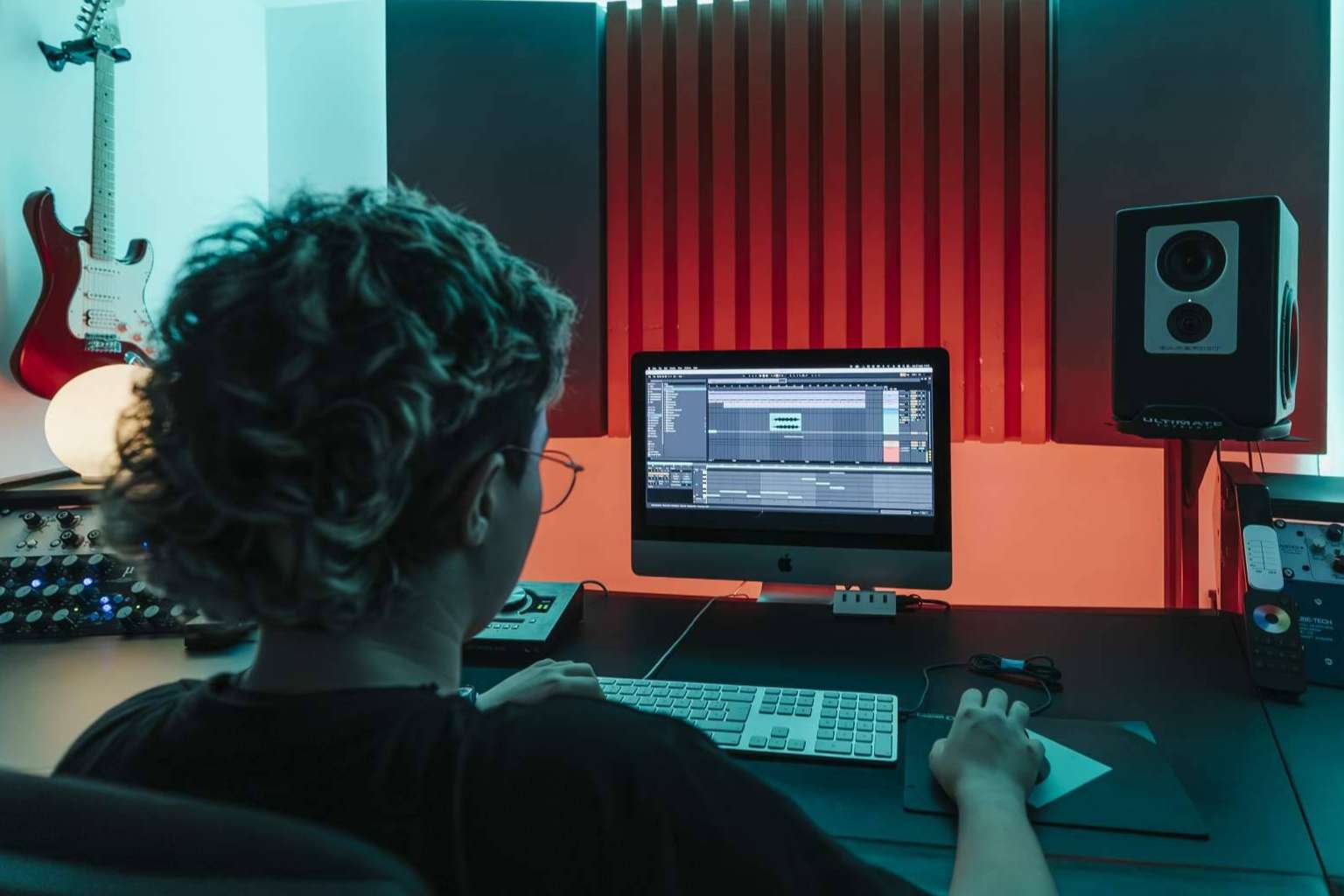 La importancia de la producción musical en la industria, por Eumes