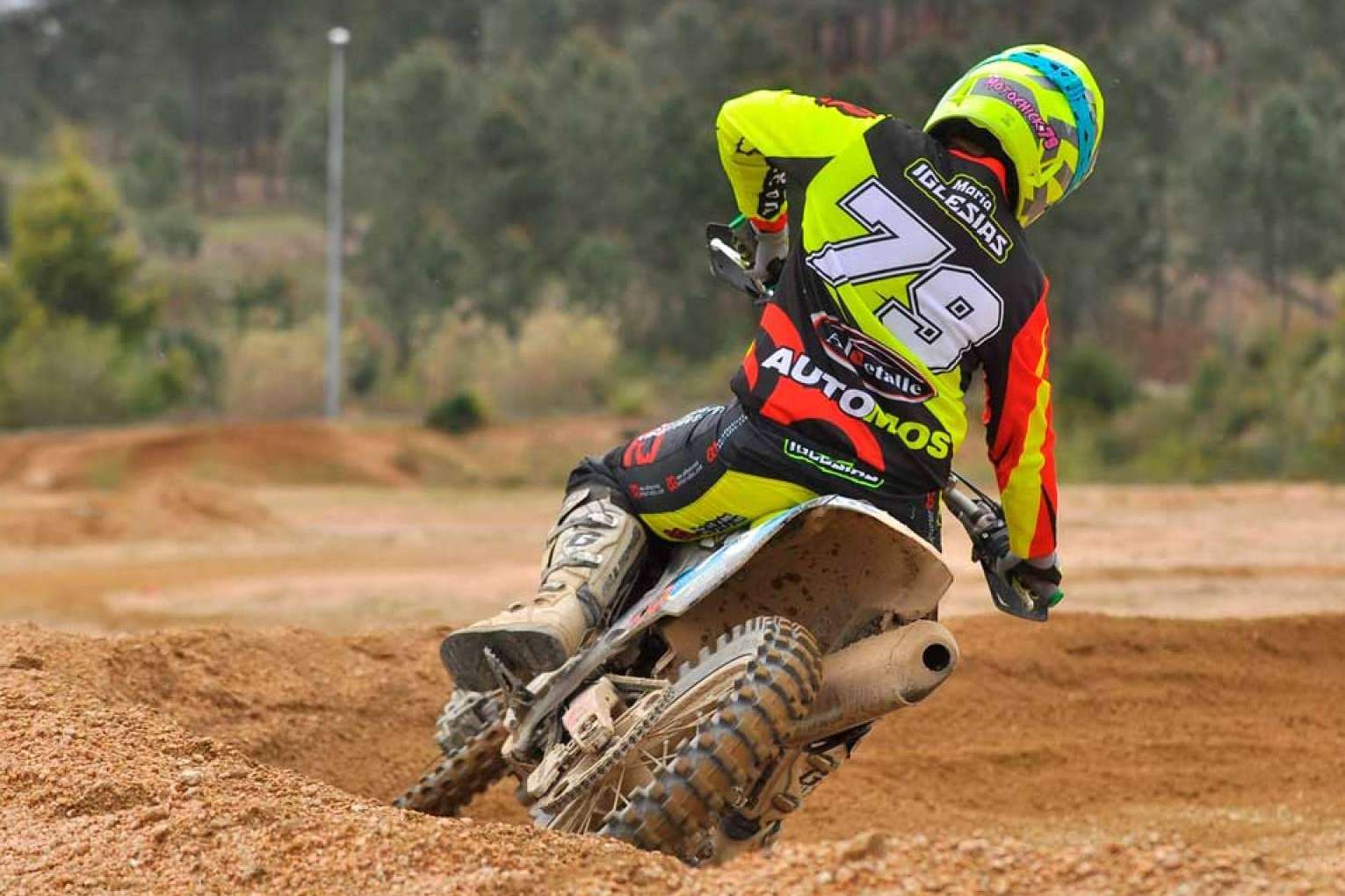 Camisetas de motocross y mucho más, ADHESIVOSEMBARRADOS personaliza la experiencia offroad