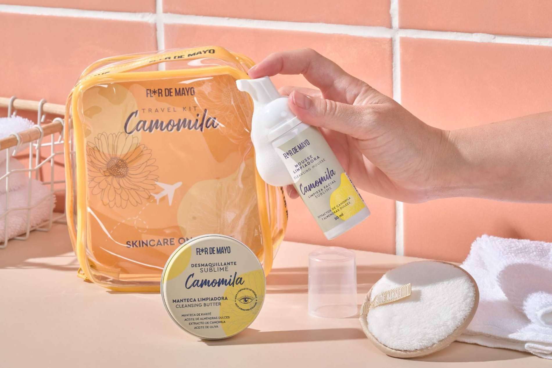 Skincare on the go! El kit de comomila de Flor de Mayo ¡Limpieza facial en cualquier lugar!