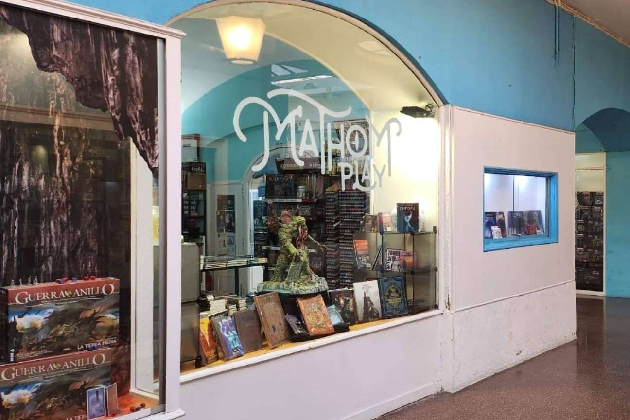Mathom combina tradición y modernidad en su oferta de juegos de mesa, cartas y miniaturas