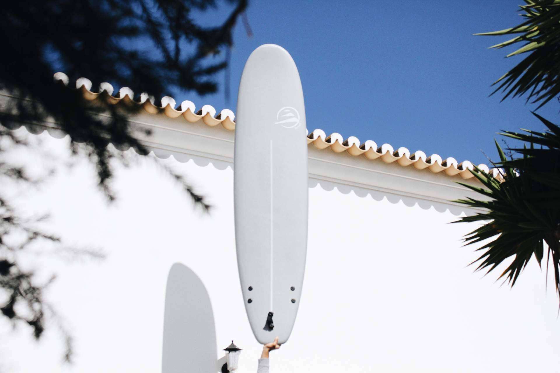 7 regalos imprescindibles para estas Navidades para surfistas principiantes según Flysurf