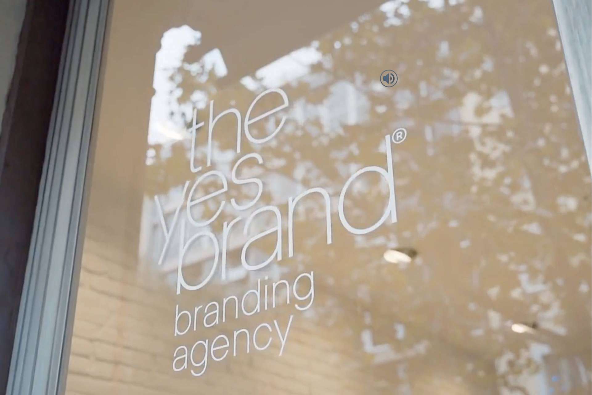 Cómo destacar en un mercado competitivo, Theyesbrand y su apuesta por el branding creativo