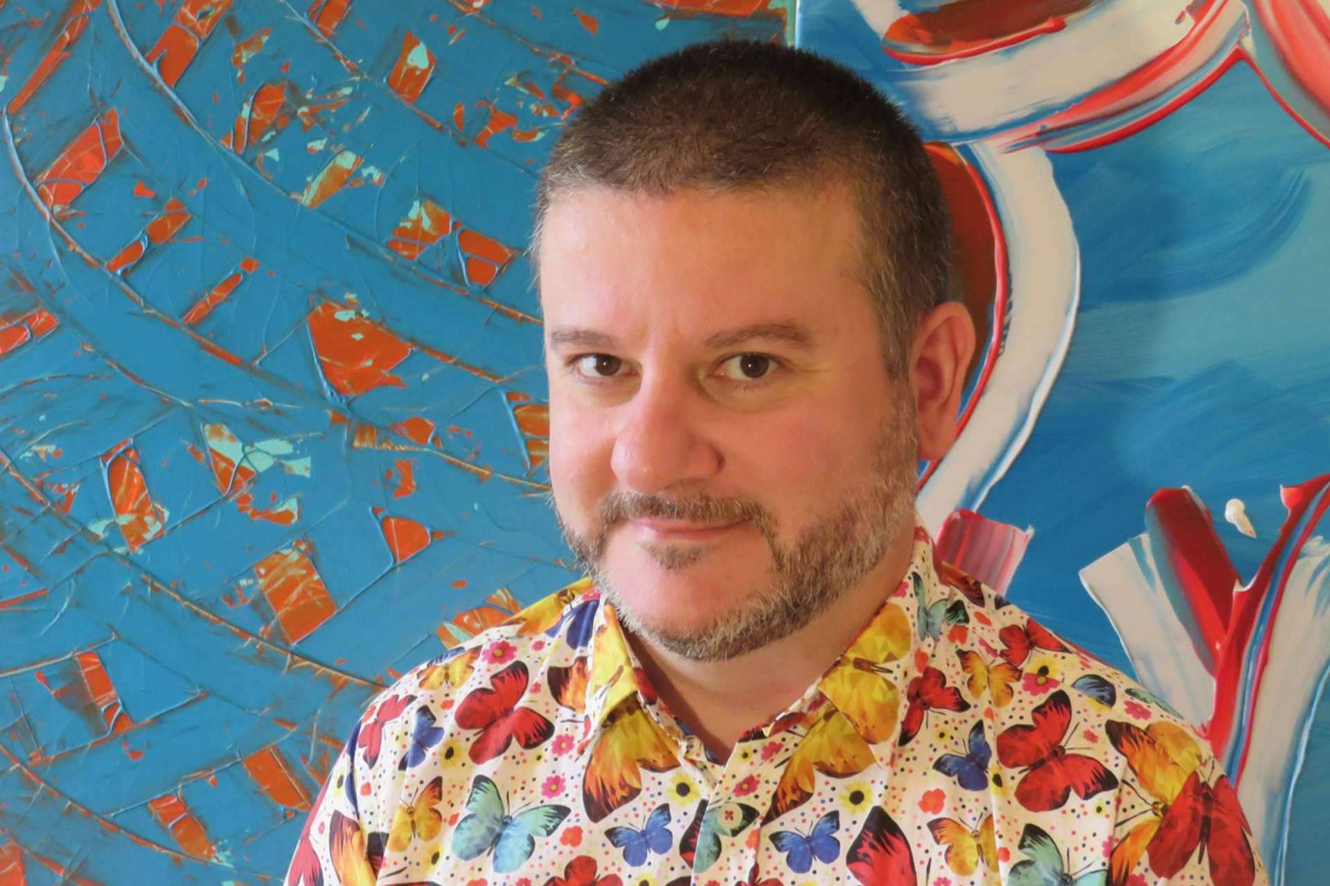 Julio Santiago; literatura y arte en un mismo juego vital