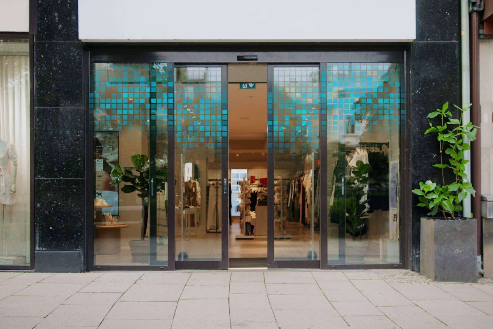 ASSA ABLOY presenta ecoLOGIC, su solución de IA para maximizar el ahorro energético