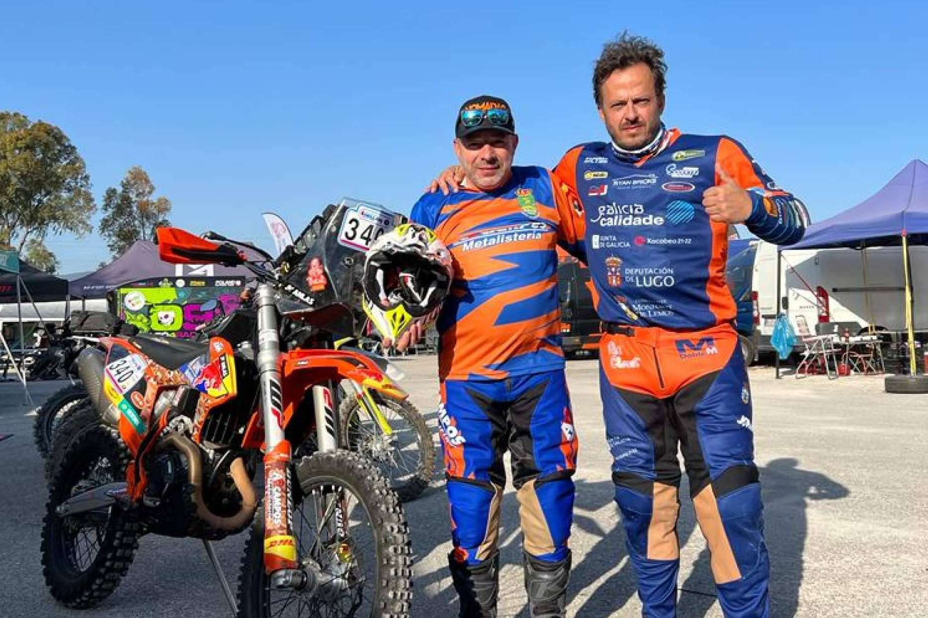 ADHESIVOSEMBARRADOS ofrece prendas únicas para motocross y enduro