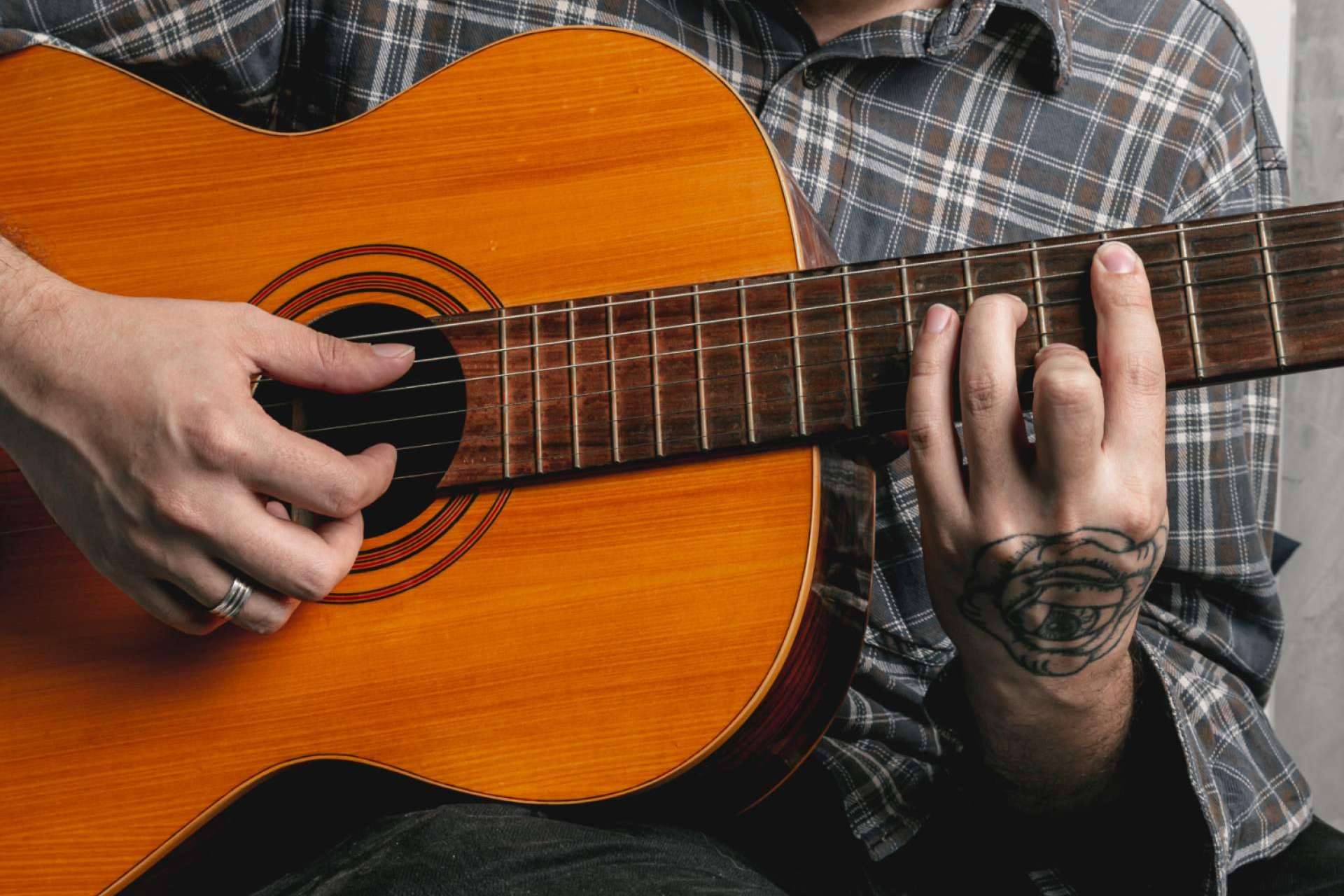 Flamencowa, la academia de guitarra flamenca que llega directo al móvil