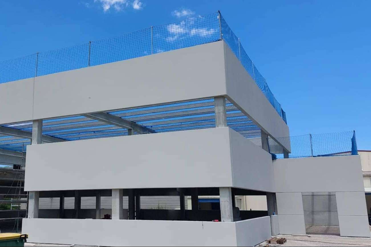 Redes y Protección ofrece soluciones avanzadas en seguridad colectiva para obras de construcción industrial