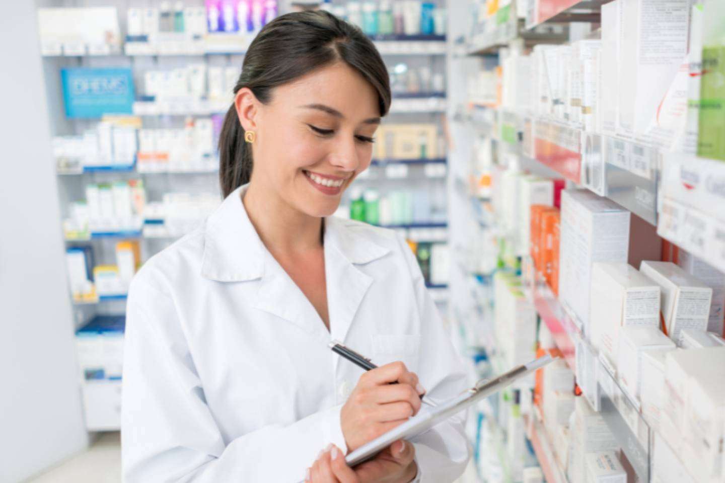 La importancia de contar con una asesoría para la compra de una farmacia