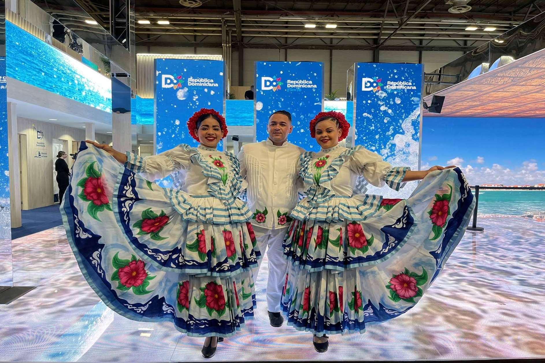 El pañuelo Fitur 2025 de Gifinas, una obra textil inspirada en República Dominicana