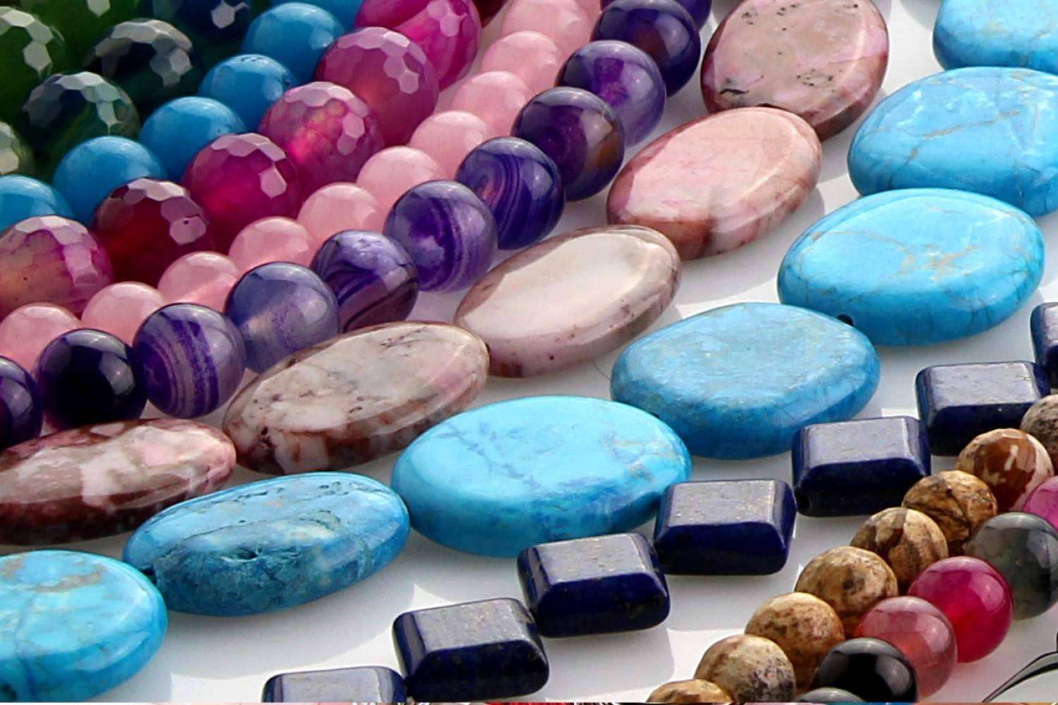El poder de las piedras naturales en la bisutería; creatividad, espiritualidad y negocio