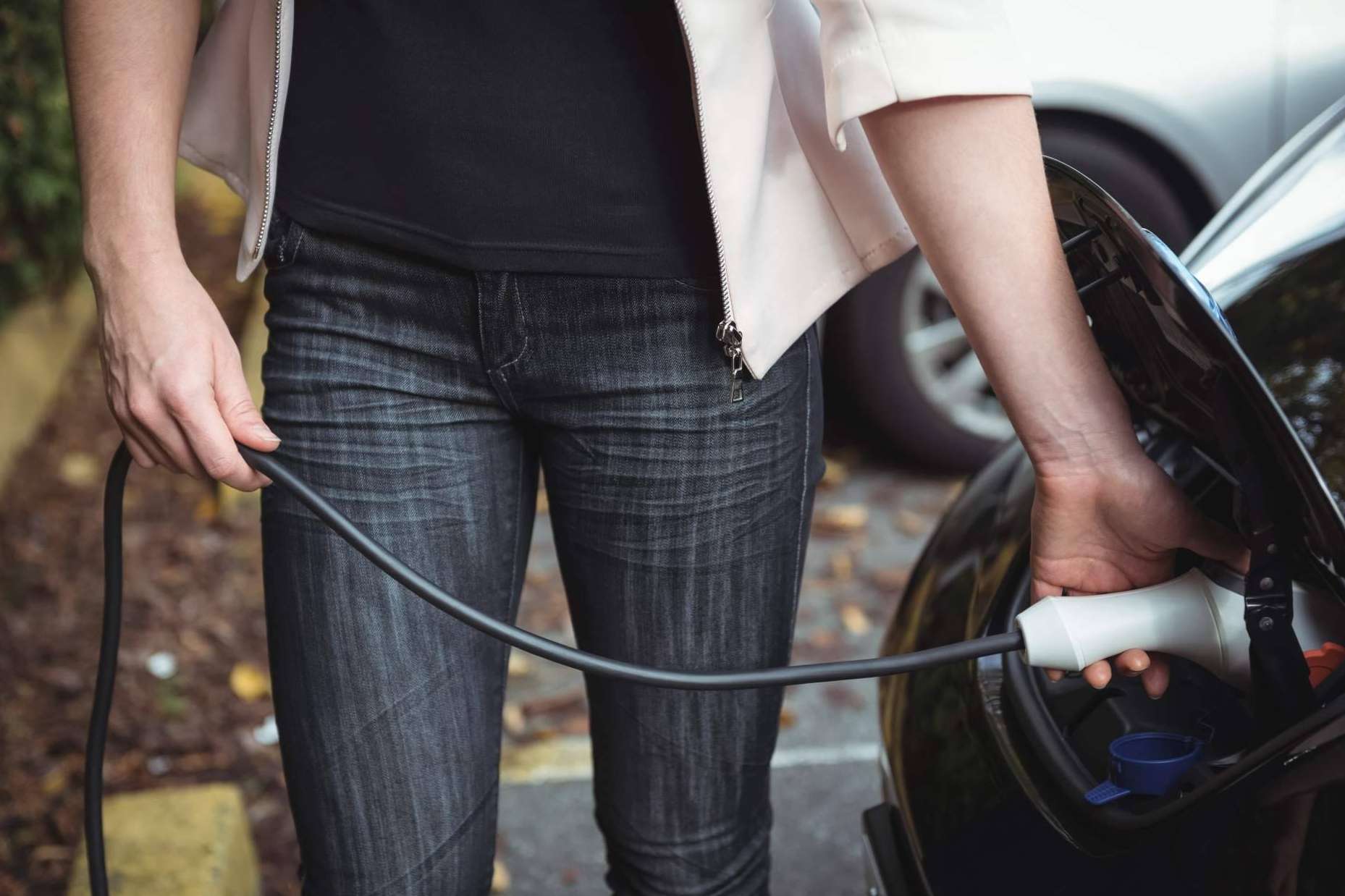 La instalación de cargadores eléctricos se simplifica con ayudas y gestión integral de Alromar