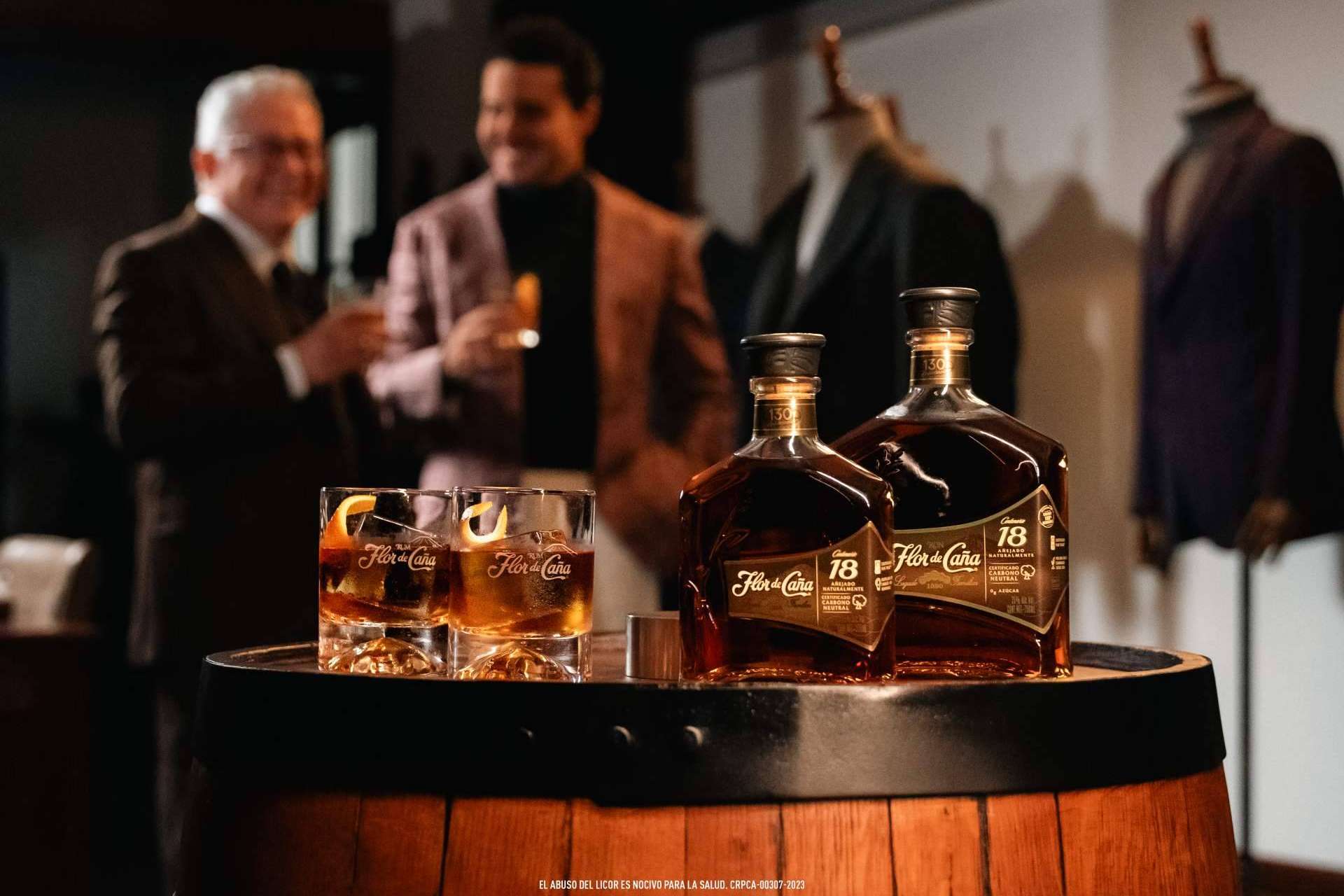 Brindar con papá y Flor de Caña Experiencia este Día del Padre con 2x1