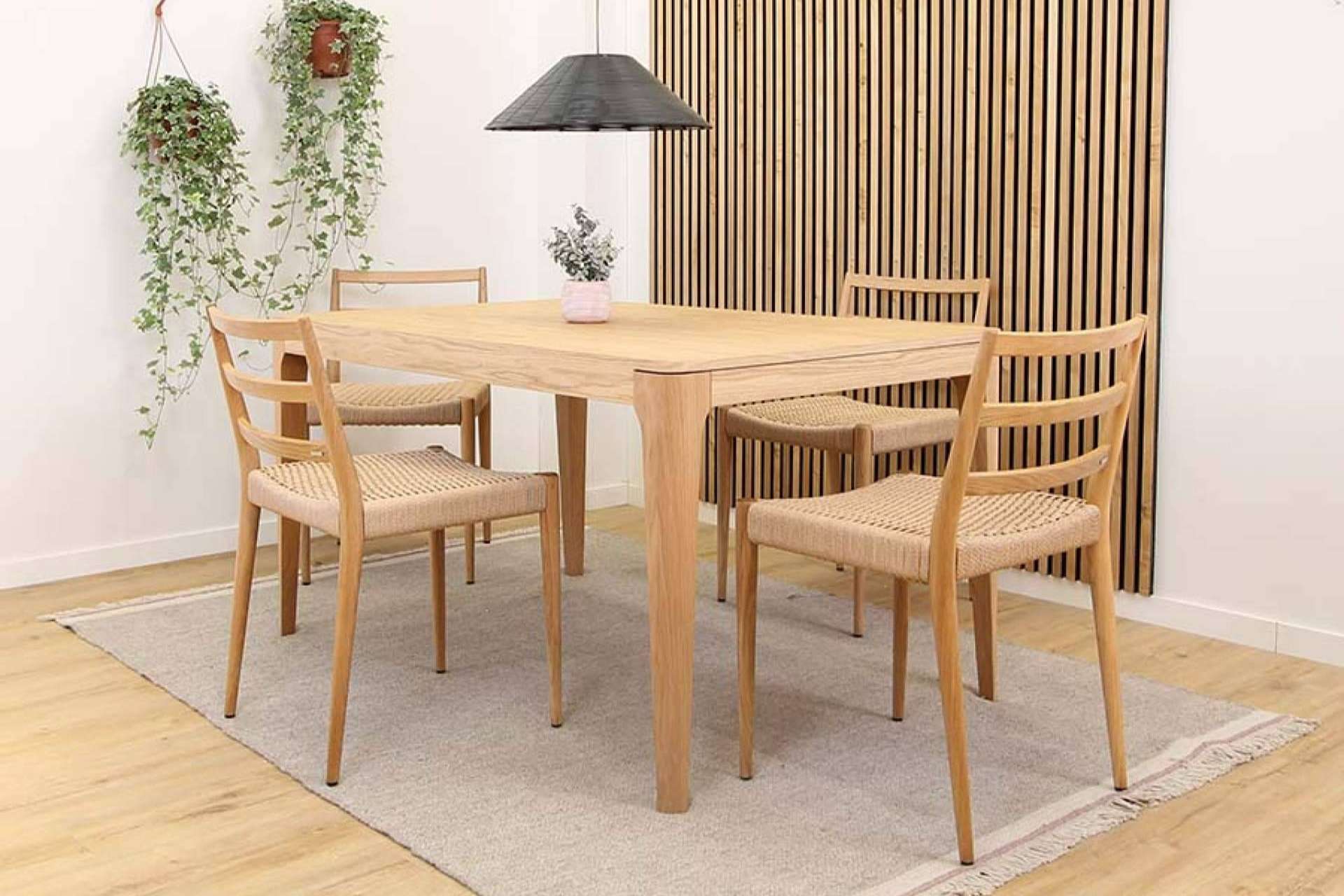TusMesasysillas.com ofrece una amplia gama de mesas y sillas de cocina adaptadas a las necesidades de cada cliente