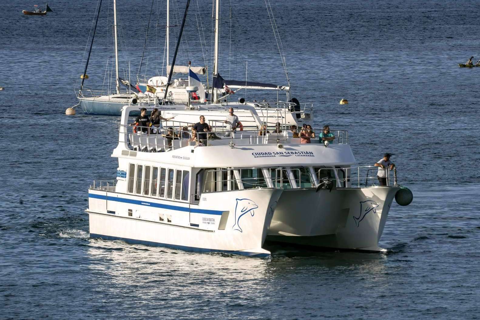 Nueva temporada para el primer catamarán de pasajeros híbrido y 0 emisiones en San Sebastián